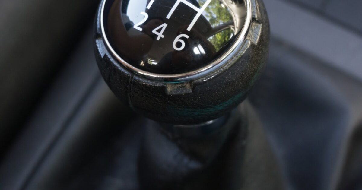 vertical-closeup-shot-gear-stick